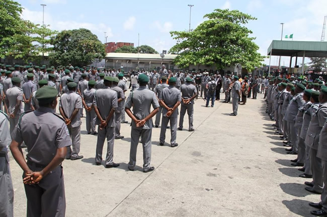 Armed Customs Officials Loot Traders Shops Overnight
