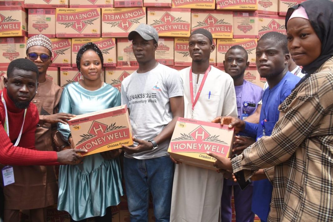 Kwara Gov’t Distributes Carton Of Noodles To Students As Food Palliative