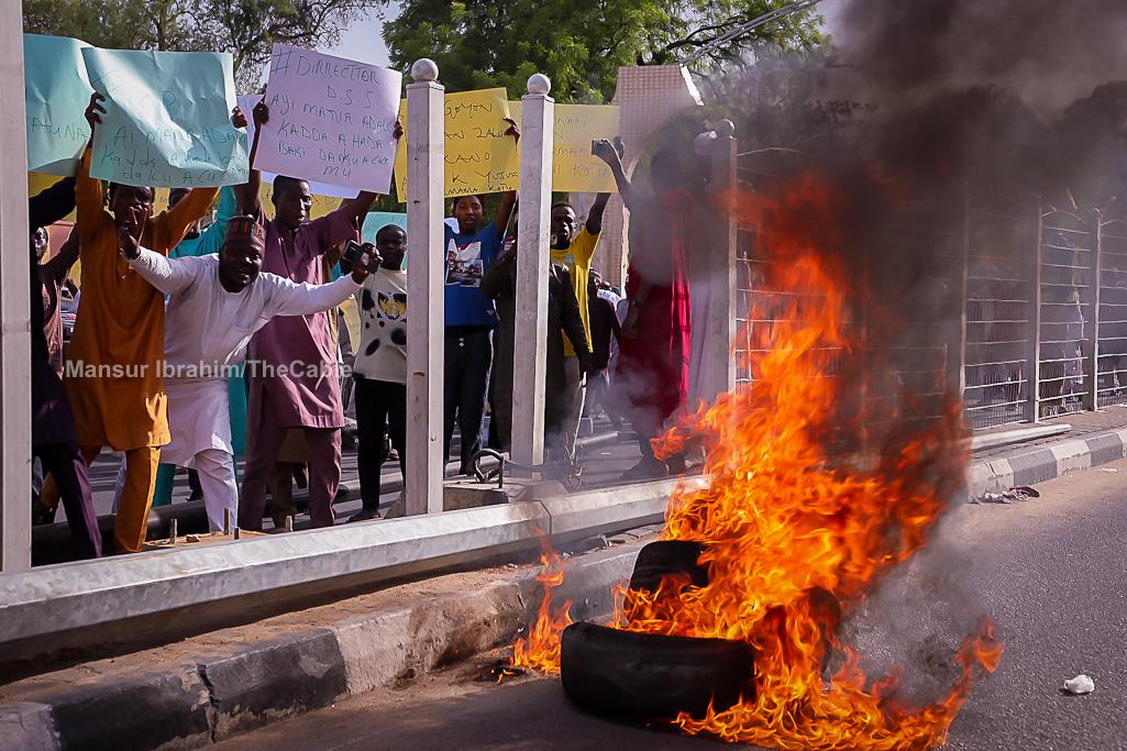 Protests Rock Kano Over Dethronement Of Bayero As Emir