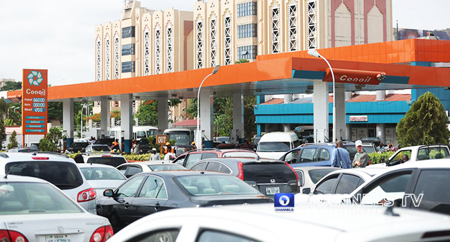 Fuel Scarcity: FG Threatens To Withdraw Marketers licences Over Hoarding