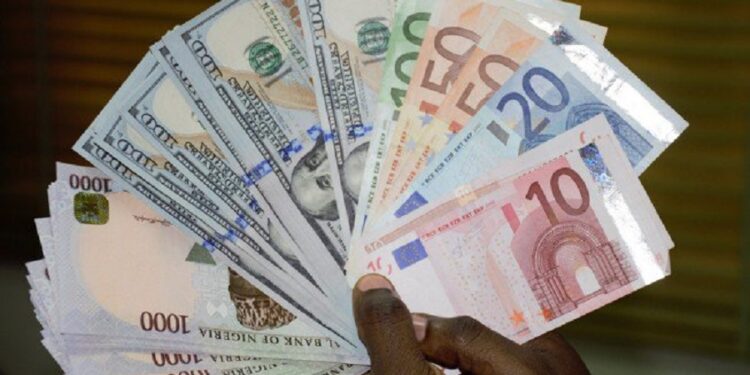 Naira Ranges Near N2,200/£1 Mark In The Black Market