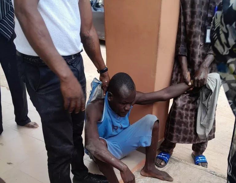 Drama In Kwara As Ex-Convict Uses Broomstick To Unlock Chains, Flees Court, Later Recaptured